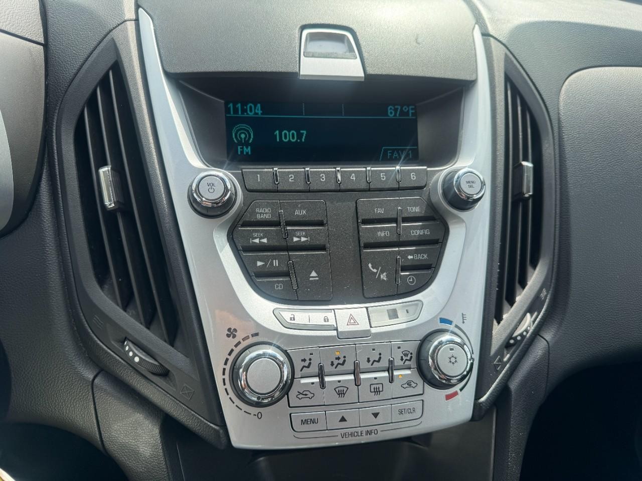Chevrolet Equinox Vehicle Full-screen Gallery Image 17