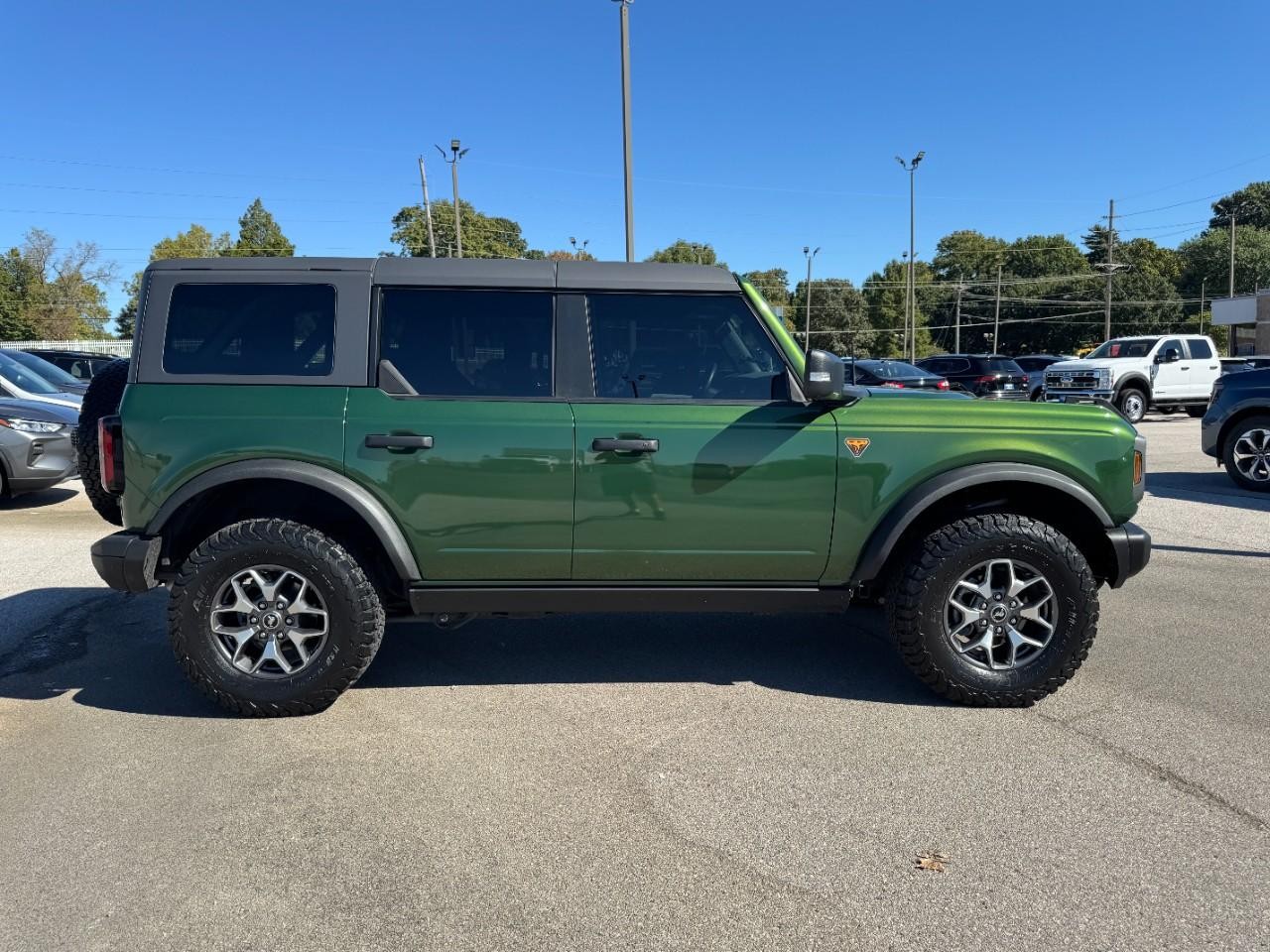 Ford Bronco Vehicle Full-screen Gallery Image 02