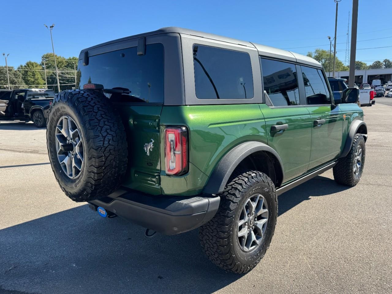 Ford Bronco Vehicle Full-screen Gallery Image 03