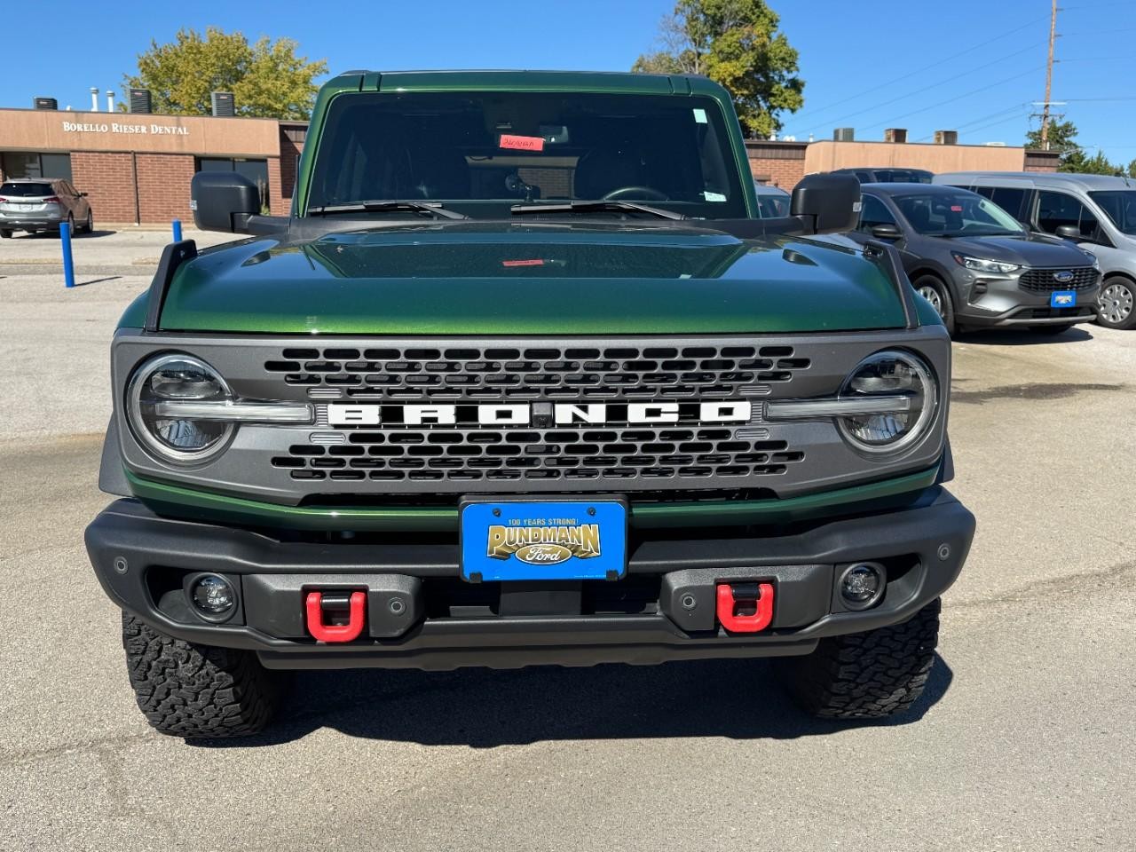 Ford Bronco Vehicle Full-screen Gallery Image 09