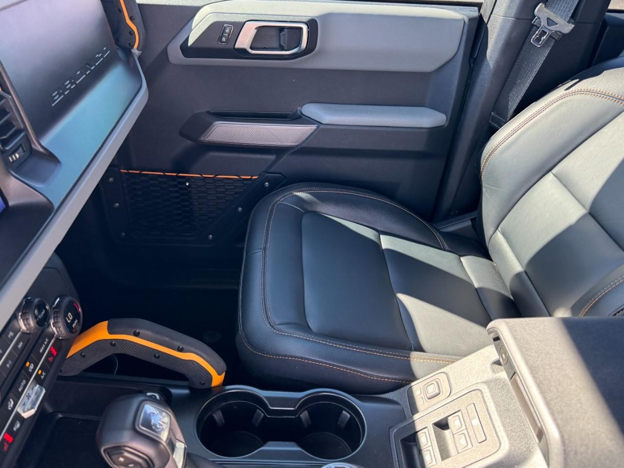 Ford Bronco Vehicle Full-screen Gallery Image 13