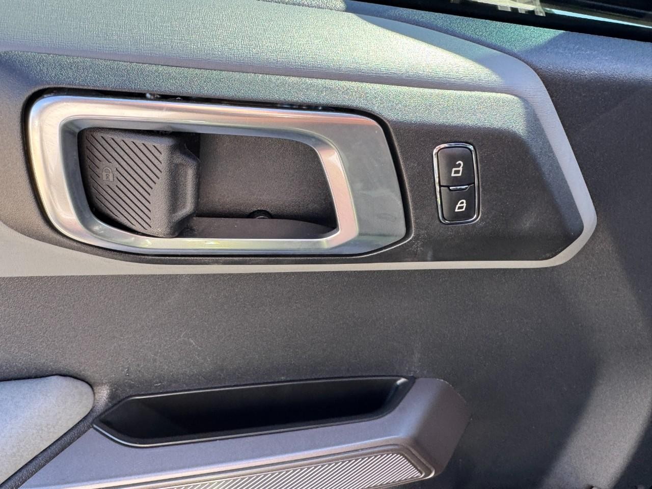 Ford Bronco Vehicle Full-screen Gallery Image 15