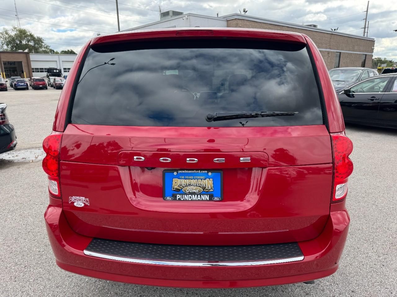 Dodge Grand Caravan Vehicle Full-screen Gallery Image 04