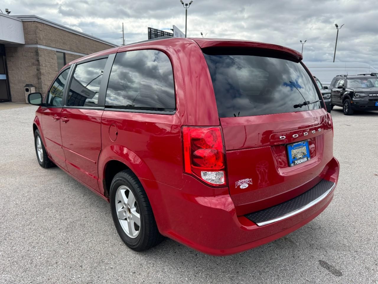Dodge Grand Caravan Vehicle Full-screen Gallery Image 05