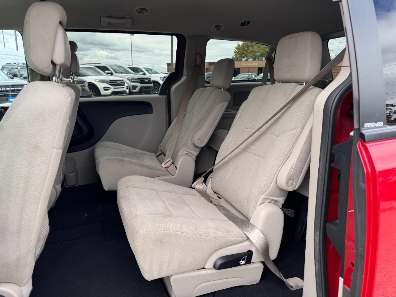 Dodge Grand Caravan Vehicle Full-screen Gallery Image 10