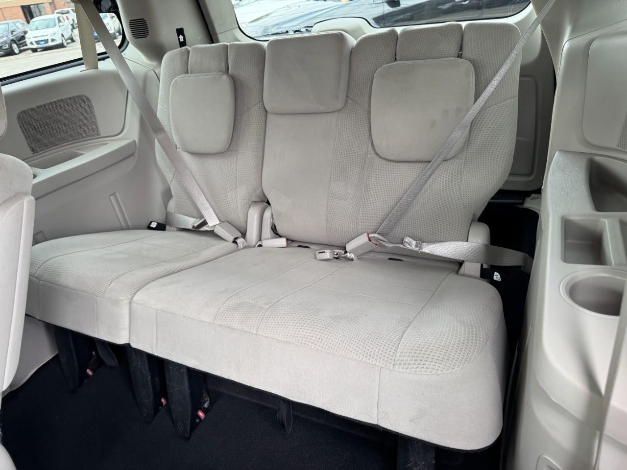 Dodge Grand Caravan Vehicle Full-screen Gallery Image 11