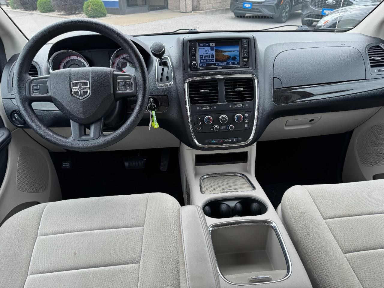 Dodge Grand Caravan Vehicle Full-screen Gallery Image 13