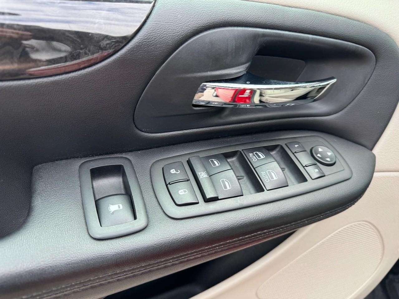 Dodge Grand Caravan Vehicle Full-screen Gallery Image 14