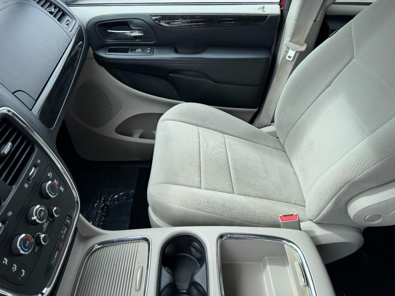 Dodge Grand Caravan Vehicle Full-screen Gallery Image 15