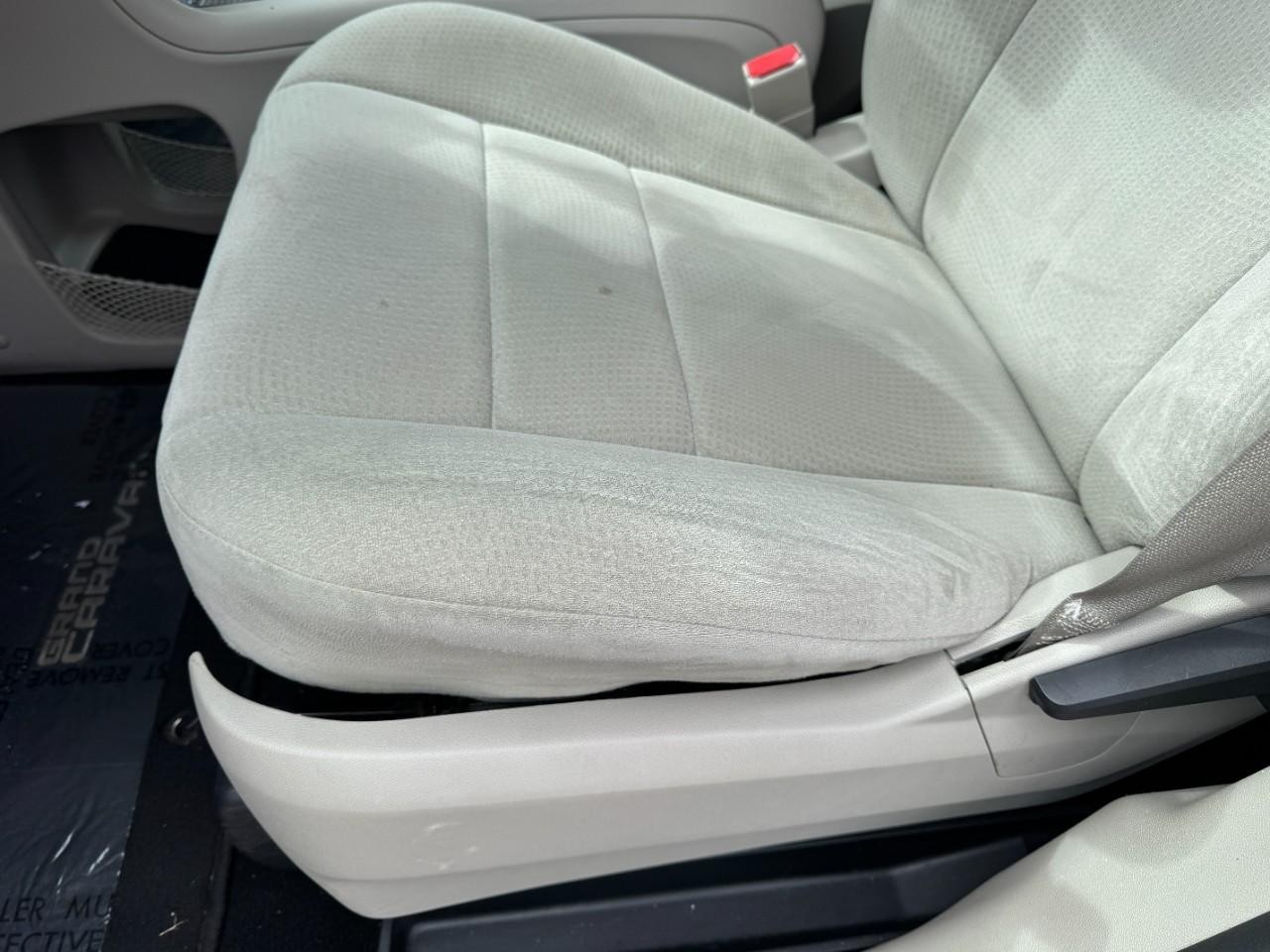 Dodge Grand Caravan Vehicle Full-screen Gallery Image 16