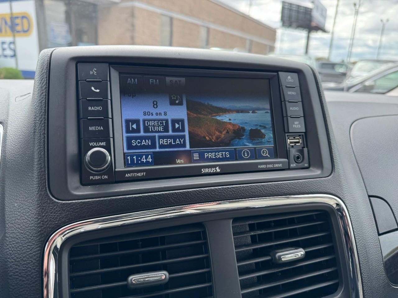 Dodge Grand Caravan Vehicle Full-screen Gallery Image 20