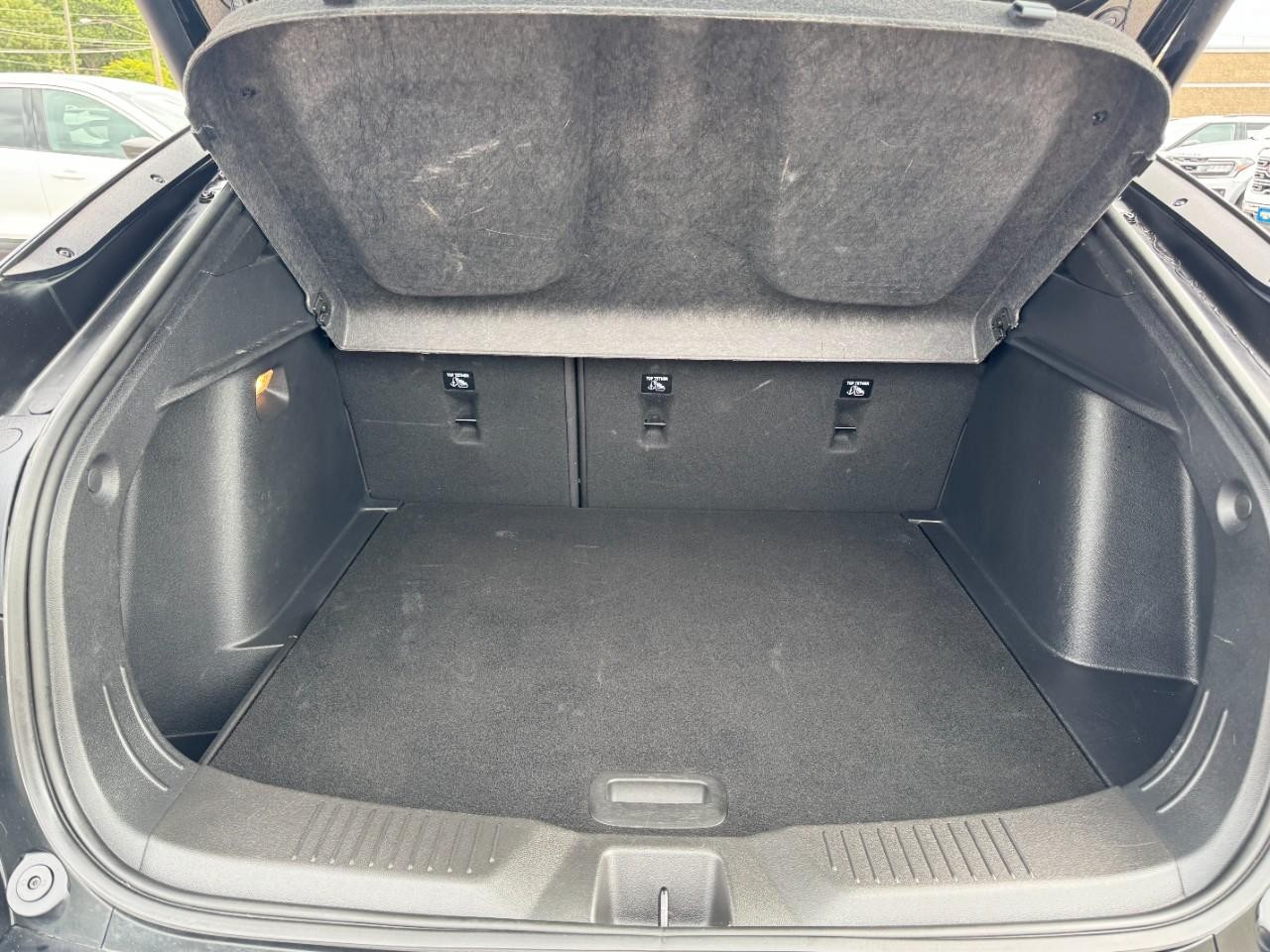 Buick Envista Vehicle Full-screen Gallery Image 06