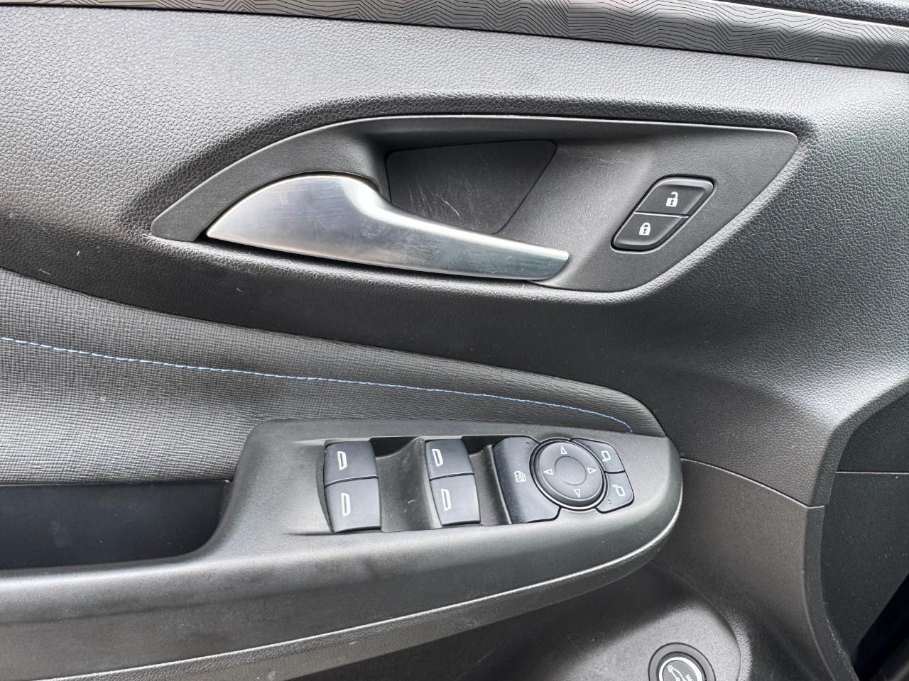Buick Envista Vehicle Full-screen Gallery Image 16