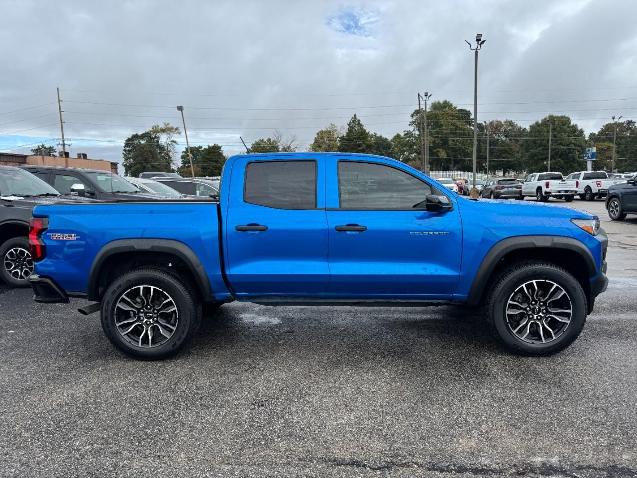 Chevrolet Colorado Vehicle Full-screen Gallery Image 02