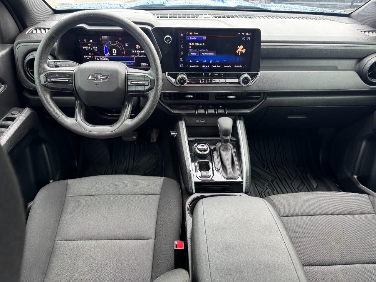 Chevrolet Colorado Vehicle Full-screen Gallery Image 11