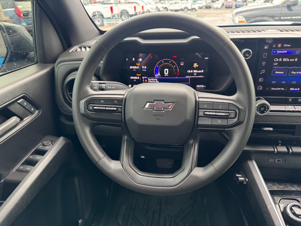 Chevrolet Colorado Vehicle Full-screen Gallery Image 12