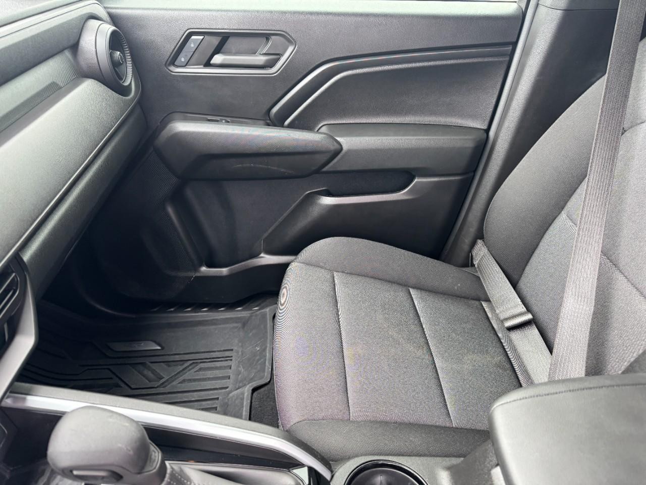 Chevrolet Colorado Vehicle Full-screen Gallery Image 13