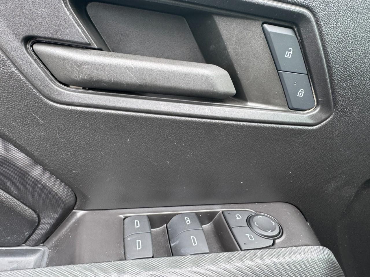 Chevrolet Colorado Vehicle Full-screen Gallery Image 15