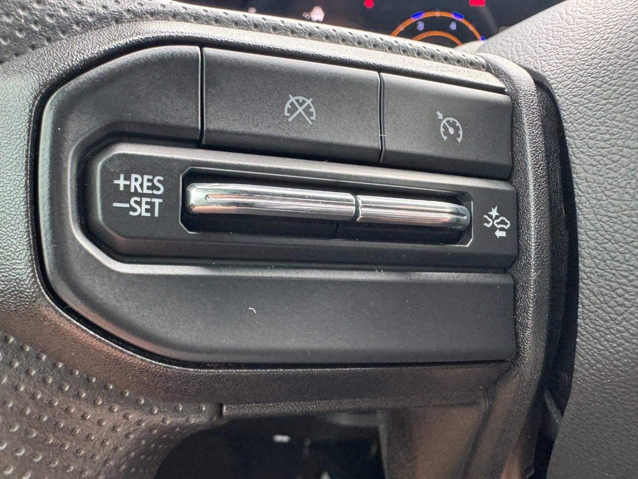 Chevrolet Colorado Vehicle Full-screen Gallery Image 16