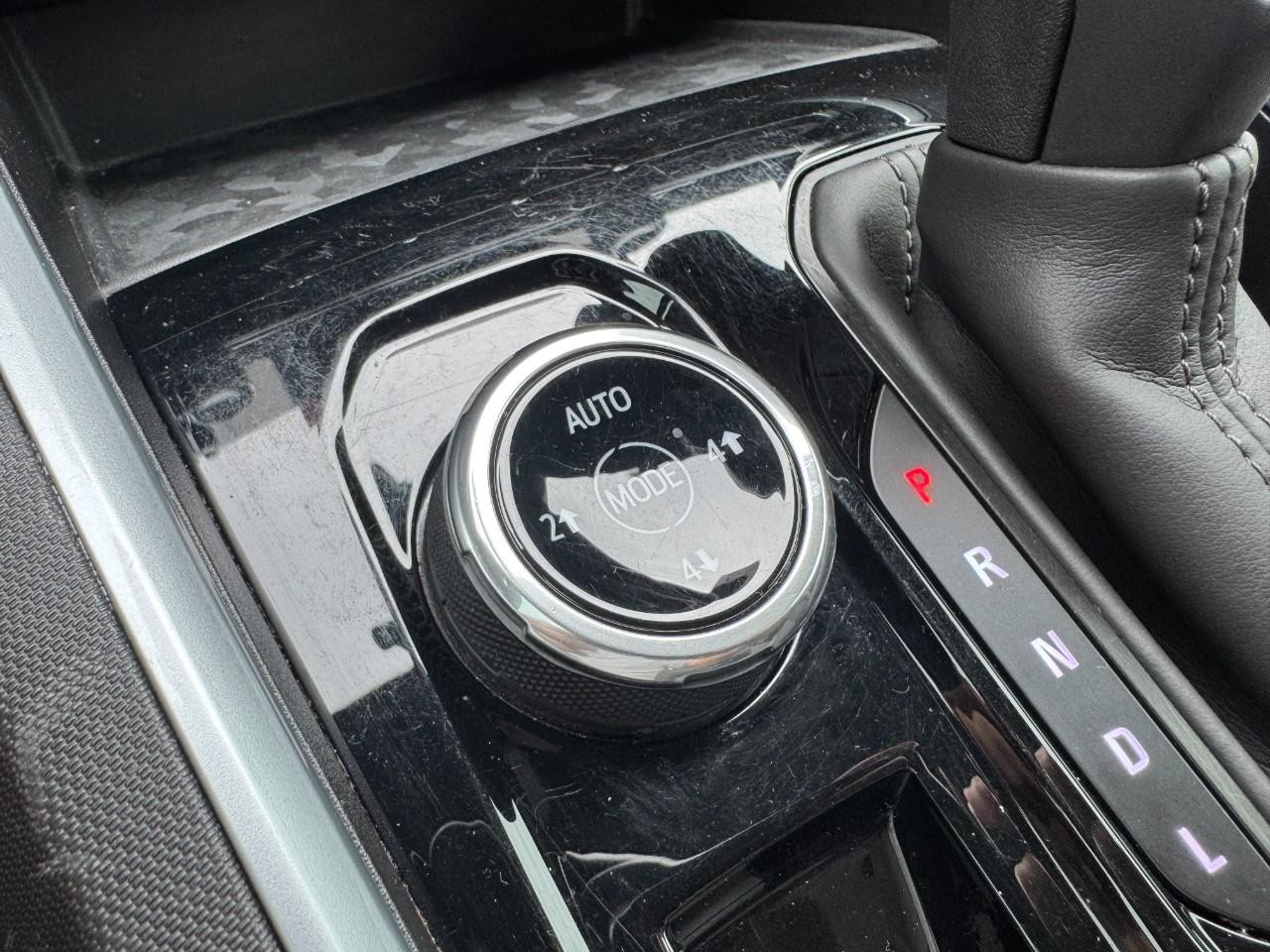 Chevrolet Colorado Vehicle Full-screen Gallery Image 18