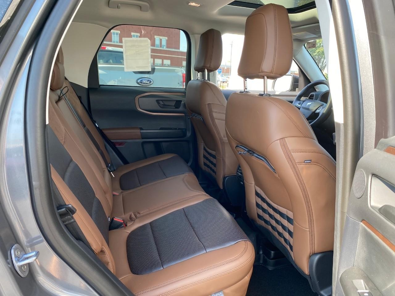 Ford Bronco Sport Vehicle Full-screen Gallery Image 05