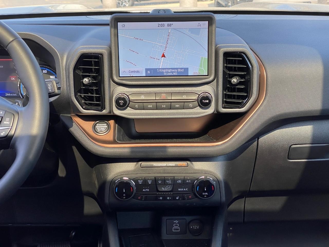 Ford Bronco Sport Vehicle Full-screen Gallery Image 08