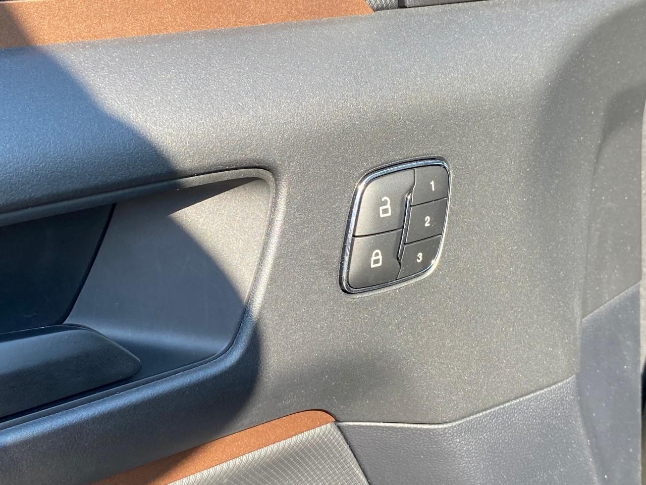 Ford Bronco Sport Vehicle Full-screen Gallery Image 11