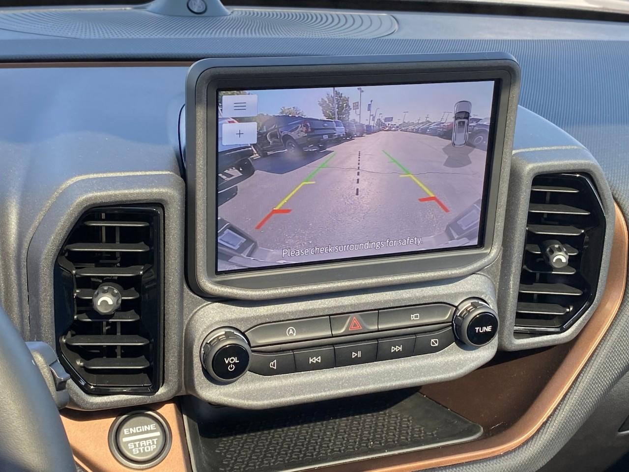 Ford Bronco Sport Vehicle Full-screen Gallery Image 18