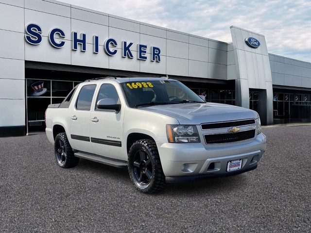 more details - chevrolet avalanche