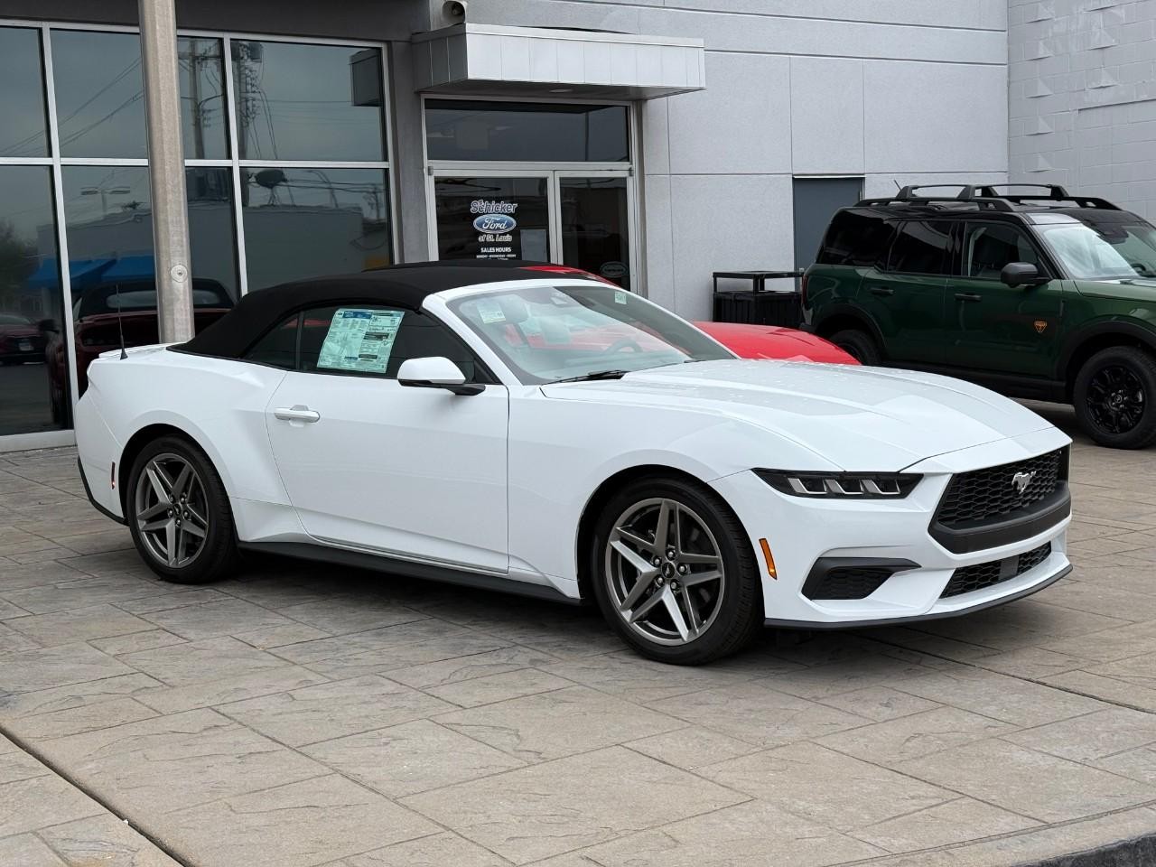 Ford Mustang Vehicle Full-screen Gallery Image 02