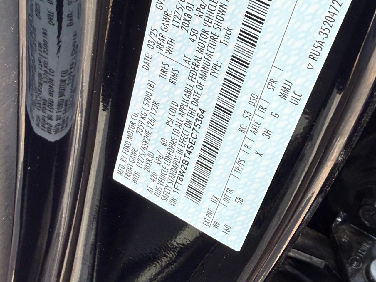 Ford Super Duty F-250 SRW Vehicle Full-screen Gallery Image 14