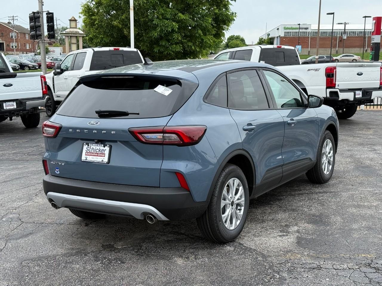 Ford Escape Vehicle Full-screen Gallery Image 03