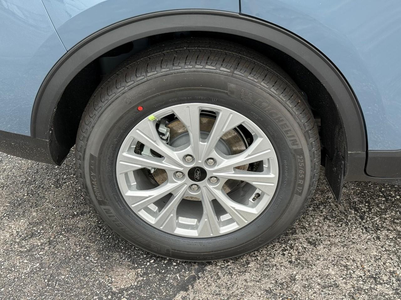 Ford Escape Vehicle Full-screen Gallery Image 04