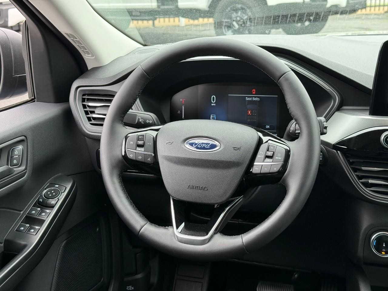 Ford Escape Vehicle Full-screen Gallery Image 07