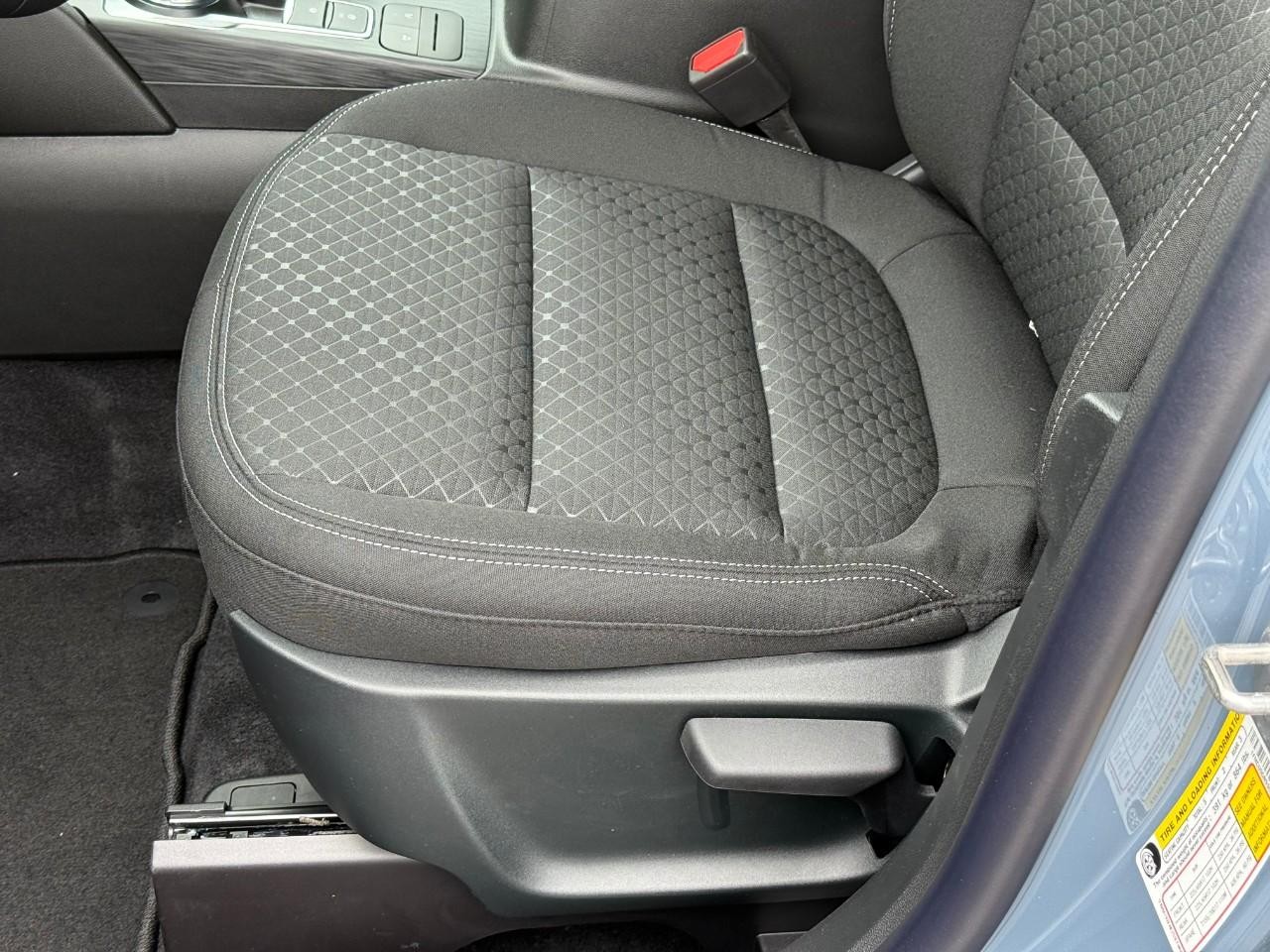 Ford Escape Vehicle Full-screen Gallery Image 11