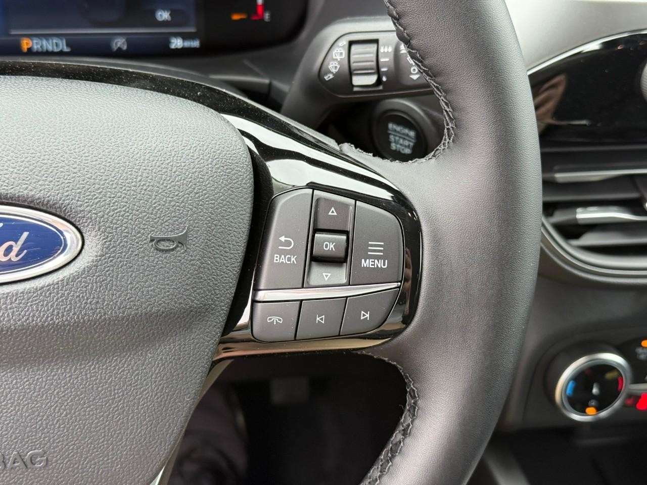 Ford Escape Vehicle Full-screen Gallery Image 13