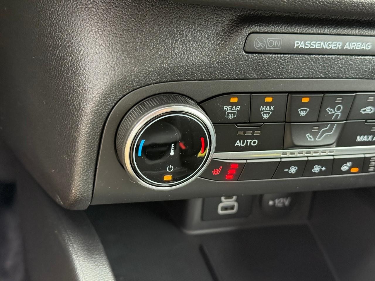 Ford Escape Vehicle Full-screen Gallery Image 15