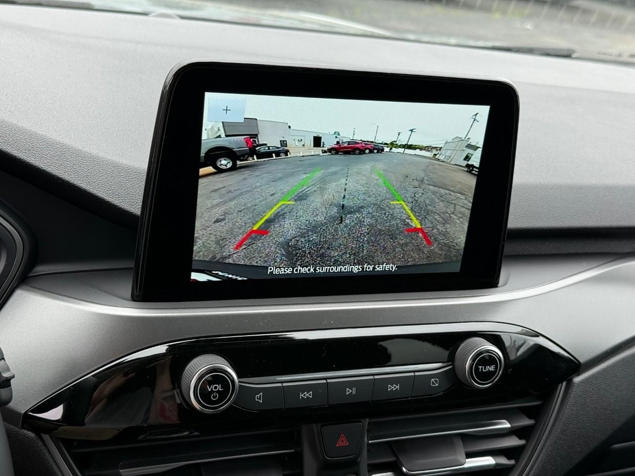 Ford Escape Vehicle Full-screen Gallery Image 16