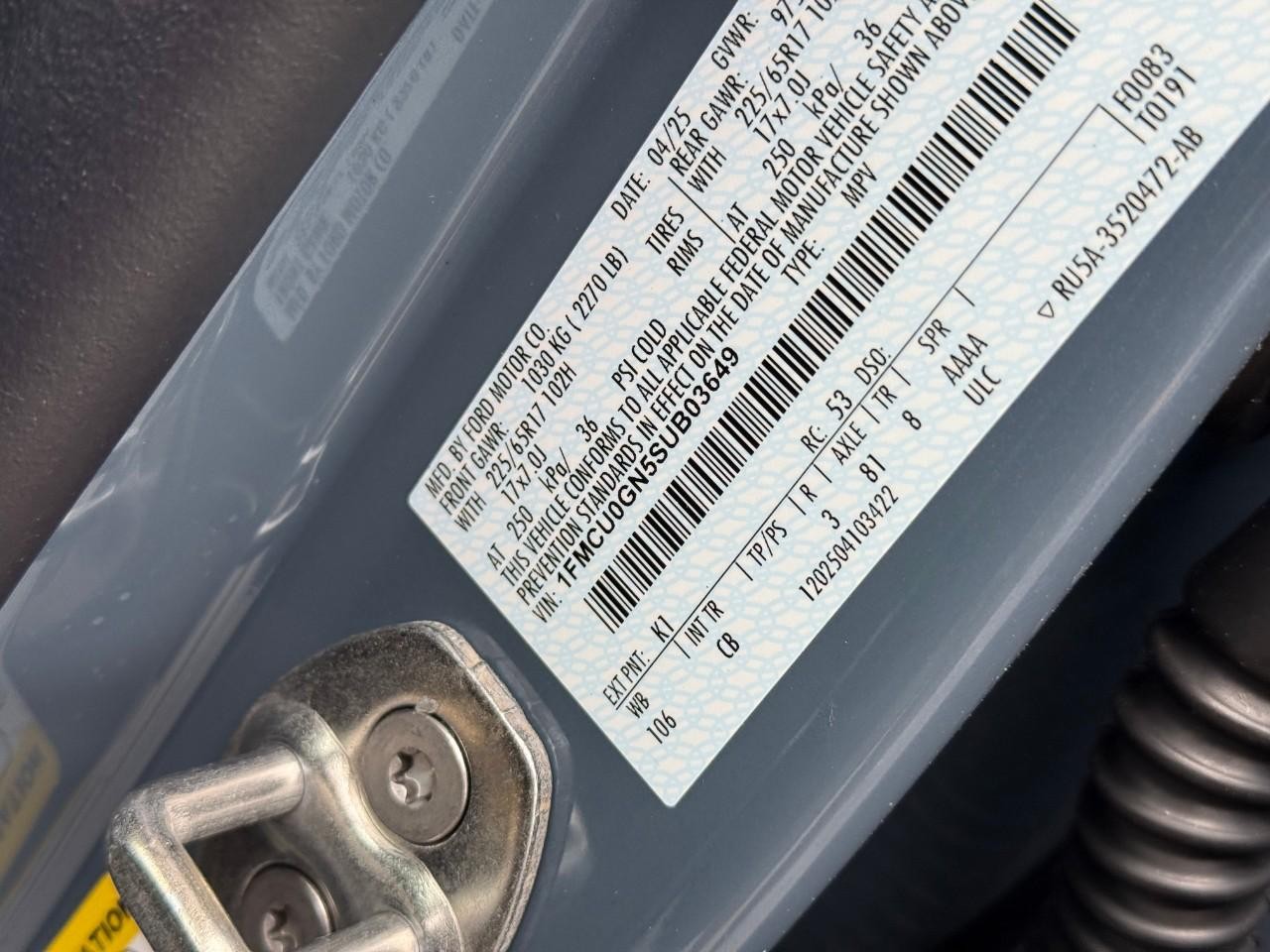 Ford Escape Vehicle Full-screen Gallery Image 17