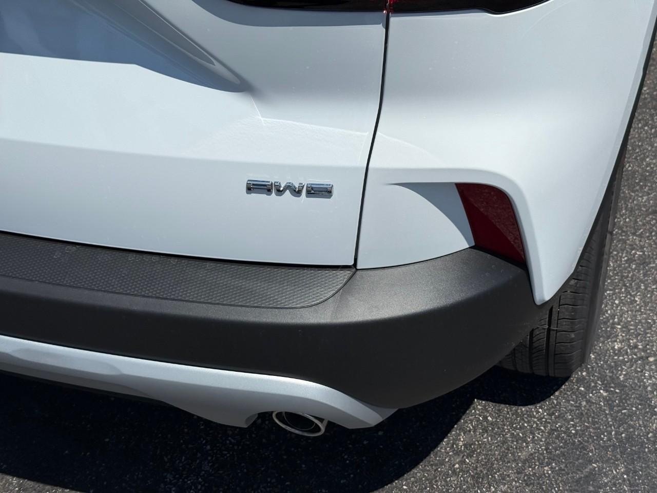 Ford Escape Vehicle Full-screen Gallery Image 04