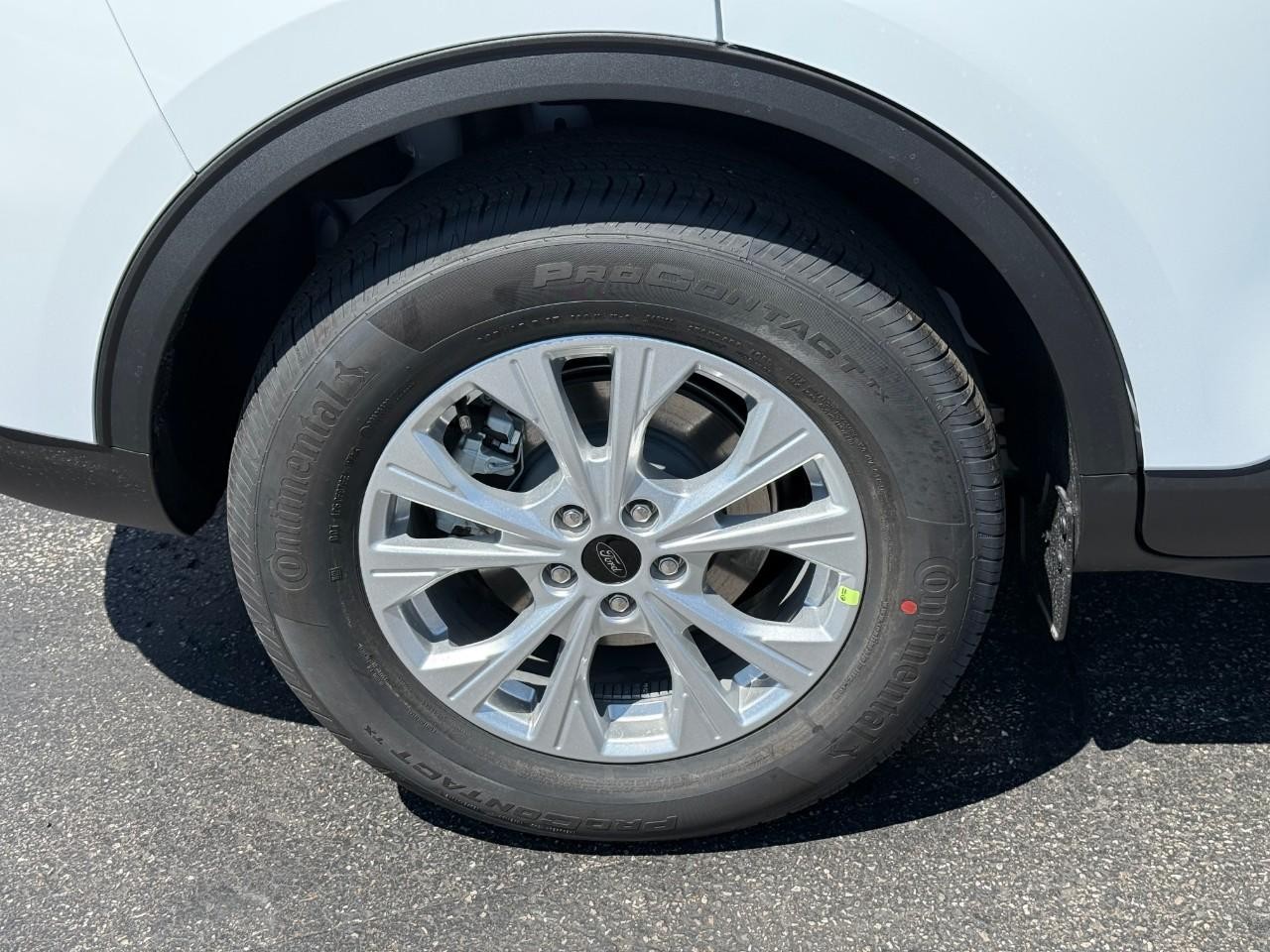 Ford Escape Vehicle Full-screen Gallery Image 05