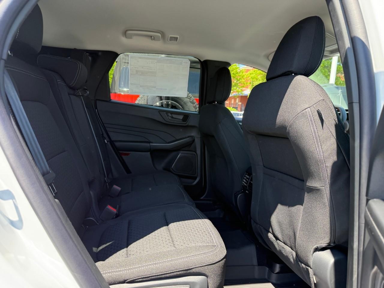 Ford Escape Vehicle Full-screen Gallery Image 06