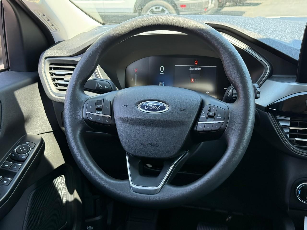 Ford Escape Vehicle Full-screen Gallery Image 08