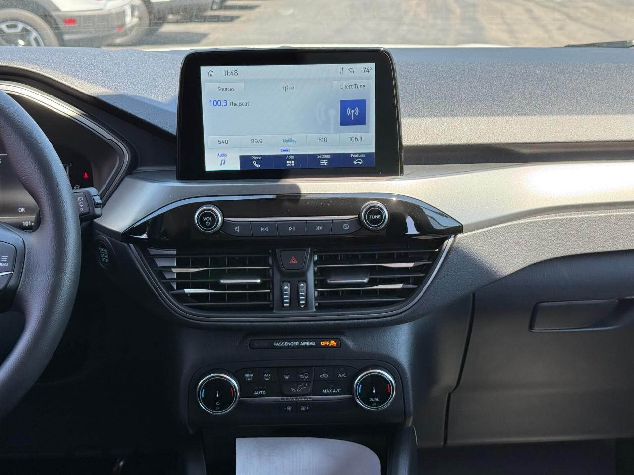 Ford Escape Vehicle Full-screen Gallery Image 09