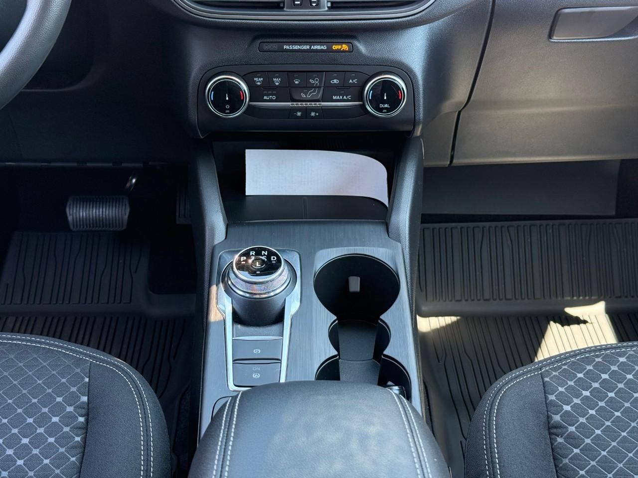 Ford Escape Vehicle Full-screen Gallery Image 11