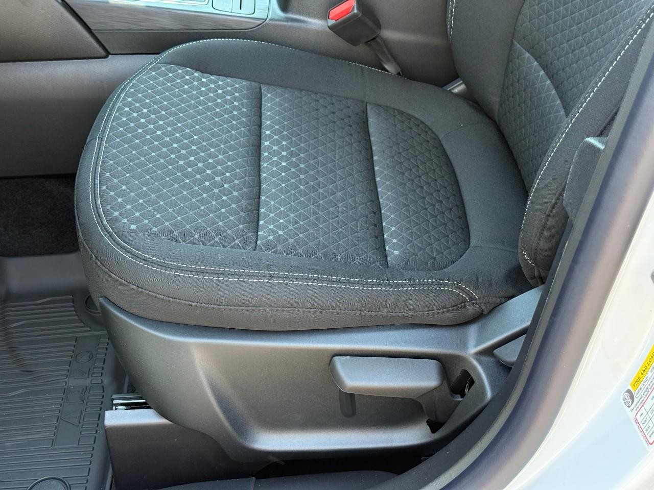 Ford Escape Vehicle Full-screen Gallery Image 13