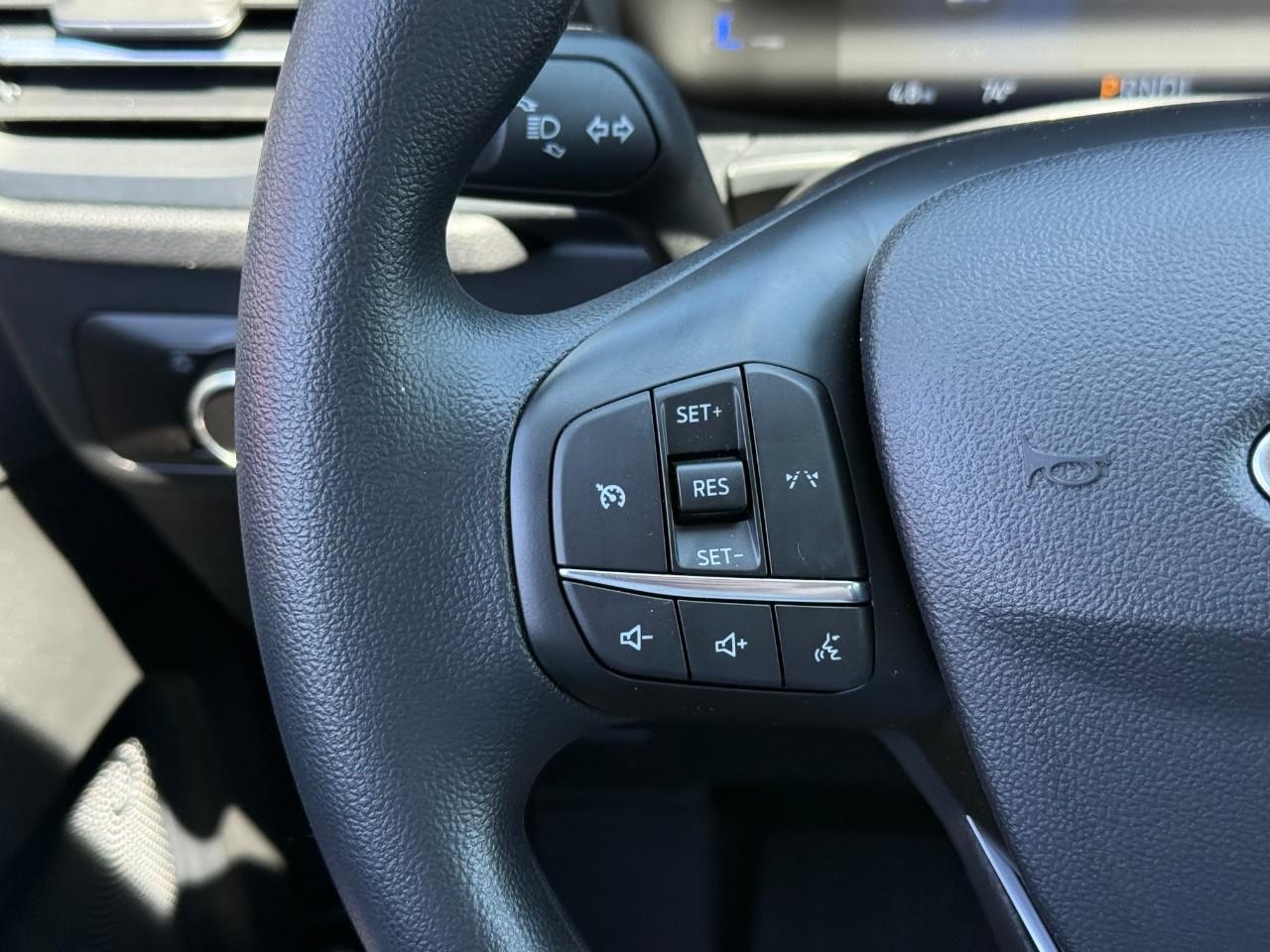 Ford Escape Vehicle Full-screen Gallery Image 14