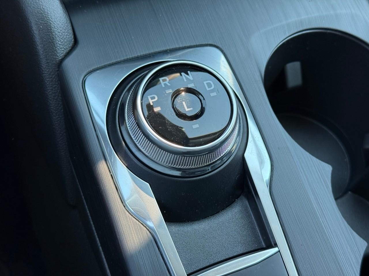 Ford Escape Vehicle Full-screen Gallery Image 16