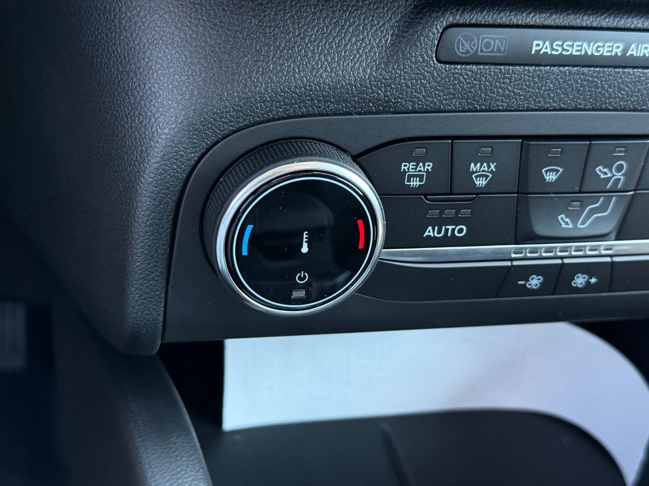 Ford Escape Vehicle Full-screen Gallery Image 17