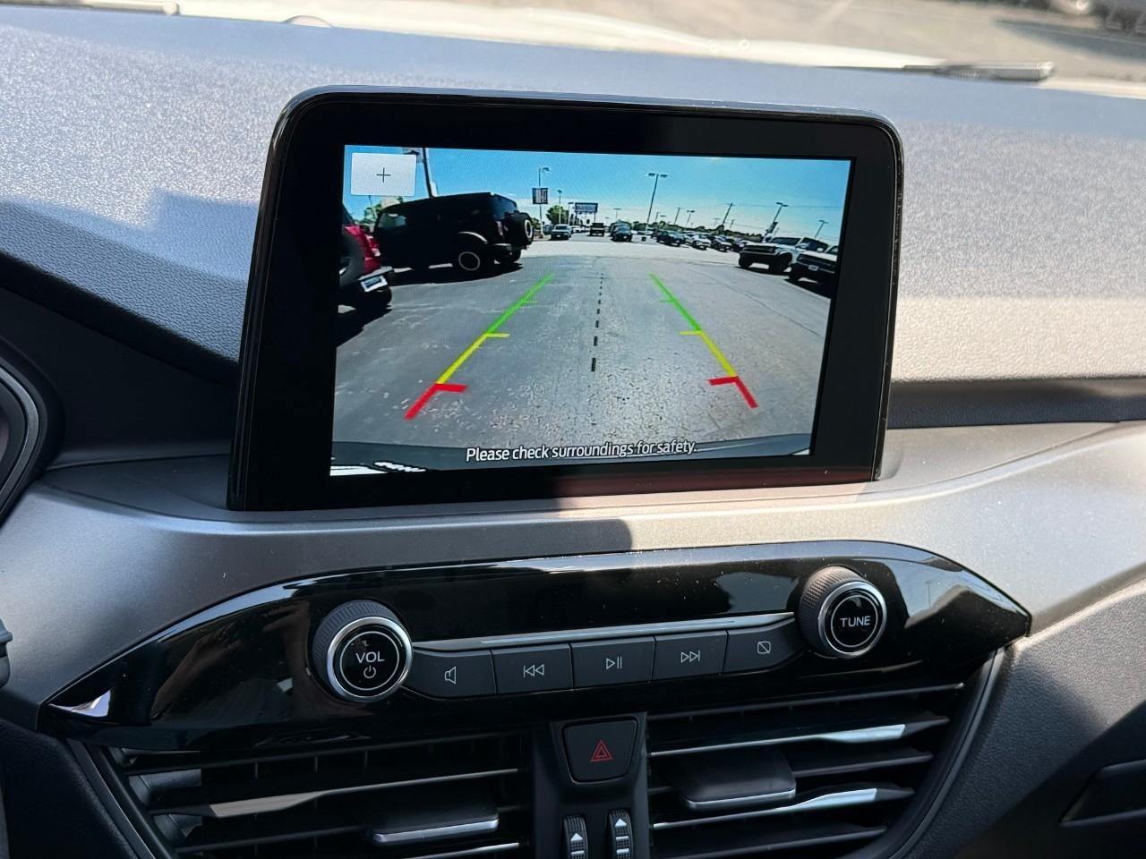 Ford Escape Vehicle Full-screen Gallery Image 18